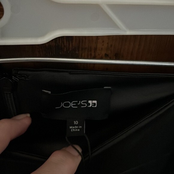 Joe’s Faux Leather Back Zip Up Leggings, Size 10 - Picture 3 of 10